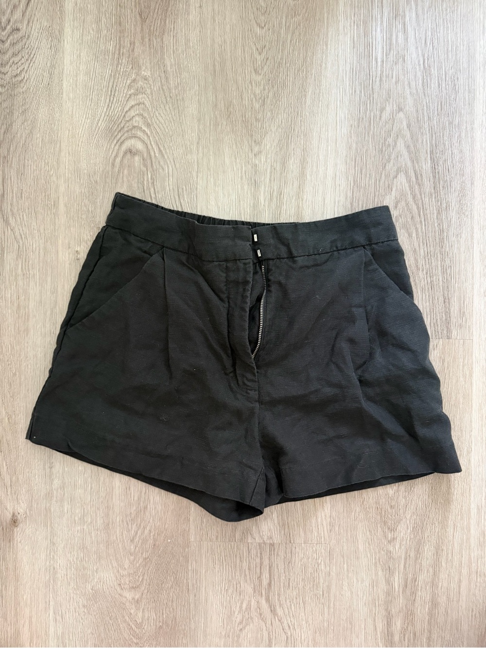 Wilfred (Aritzia) linen shorts